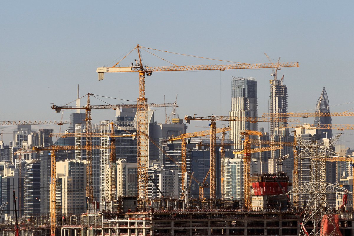 Россияне массово продают элитное жилье в Дубае и скупают квартиры в Сочи.